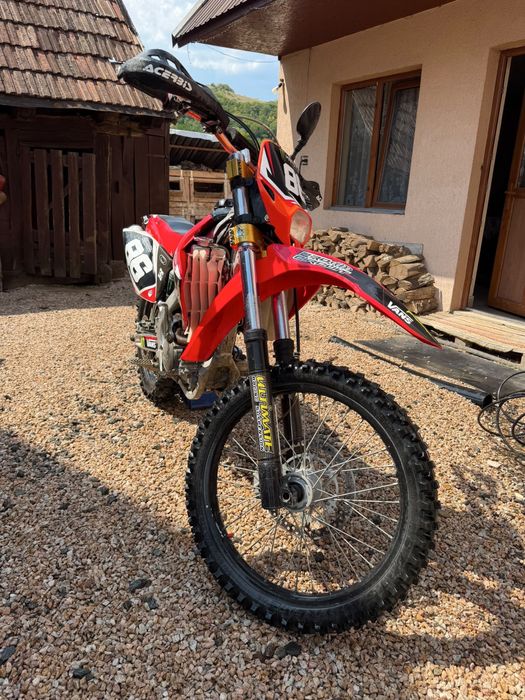 Honda hm f250  pret negociabli