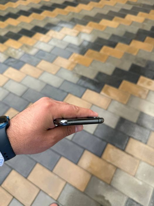 Iphone xs ayfon xs 64gb LL/A qora ideal sotiladi aybi yo face ishlidi