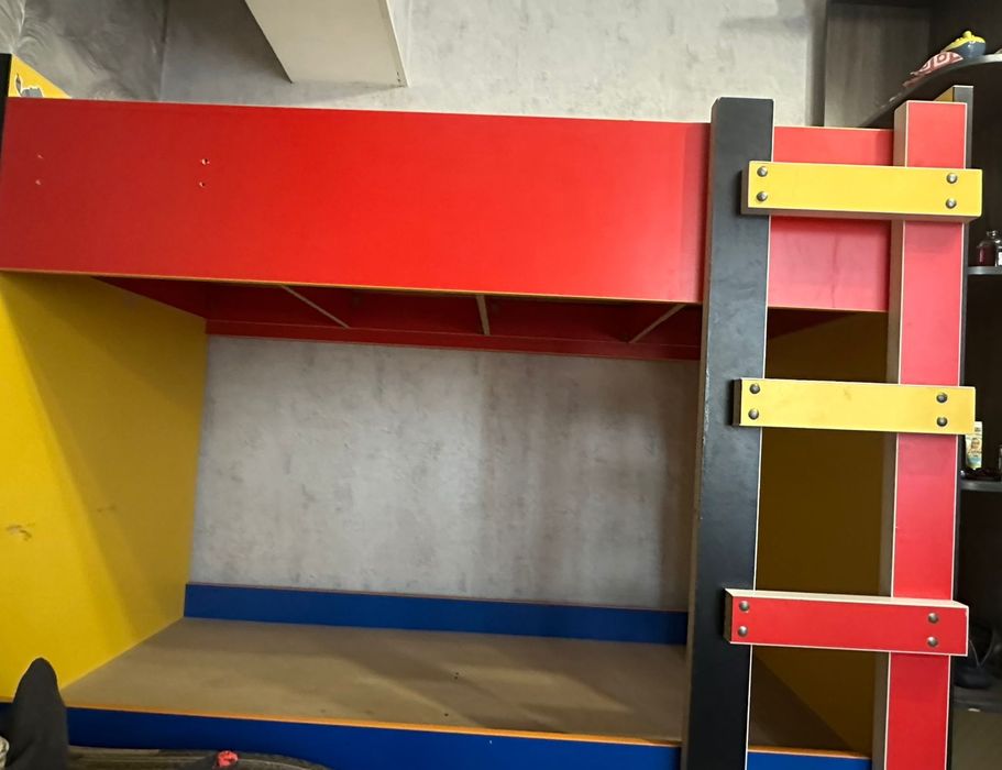 Продам двухъярусную детскую кровать!