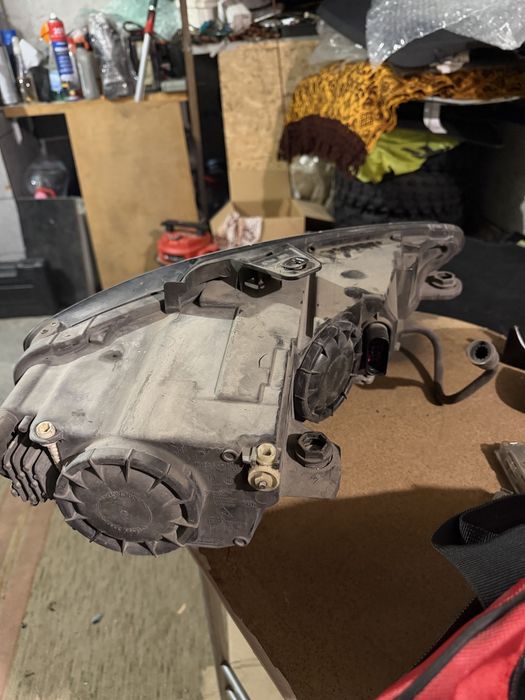 Фар за audi а3 8v спукано стъкло