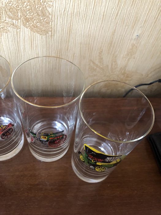 Стаканы чешские с машинками