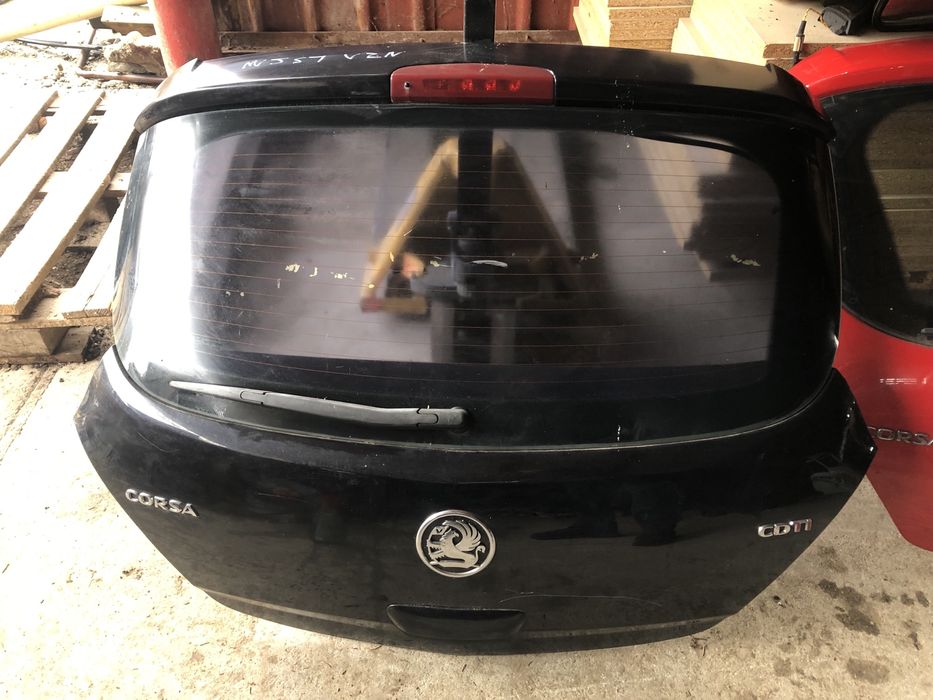 Haion opel corsa D. Capota spate portbagaj opel corsa d. Rosu si negru