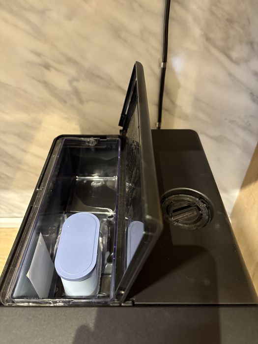 Кафемашина Saeco PicoBaristo Deluxe Супер Автоматична Машина За Еспресо с Регулируема Керамична Мелачка и Вградена Кана за Мляко SM5570 Кафеавтомат