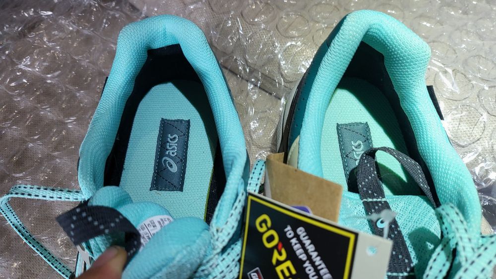 Чисто нови туристически маратонки Asics Gore-Tex 44.5