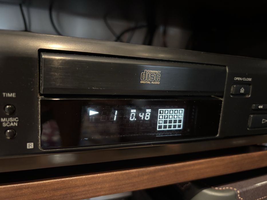 Sony CDP-XE500 cd player, stare foarte bună
