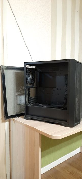 Корпус Lian Li Lancool 216