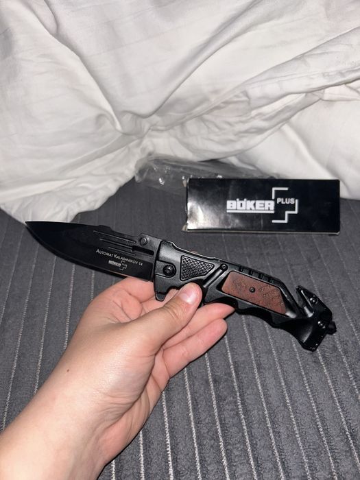 Продавам нож Boker +