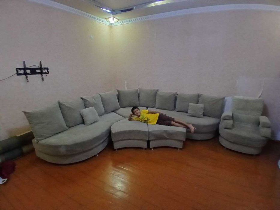 Мебель диван сотилади