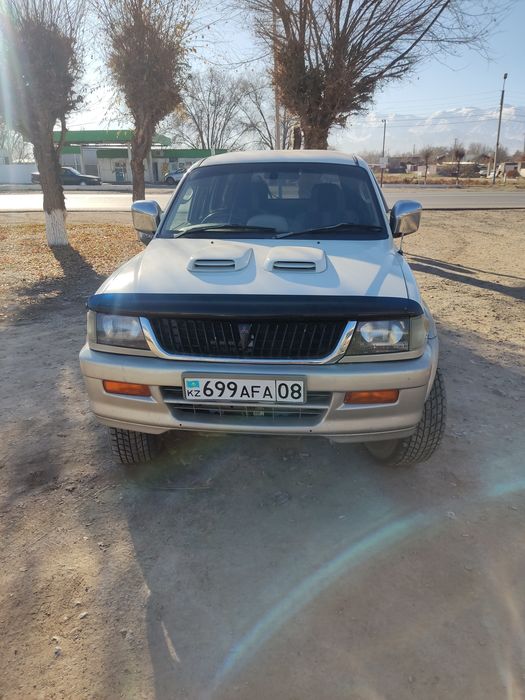 Митсубиси челенжер