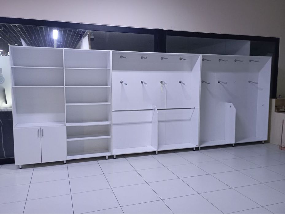 Мебель для магазина одежды