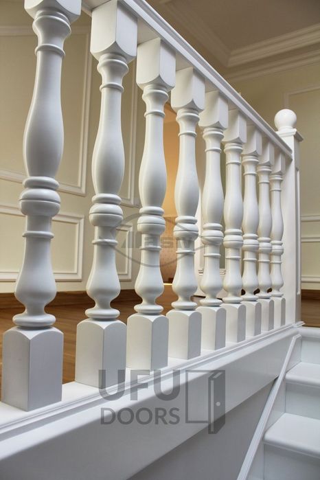 Scări interioare lemn Masiv diferite culori