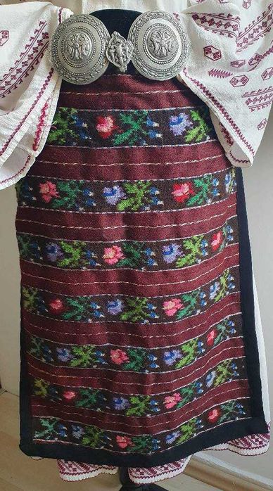REDUCERE 20%! Costum popular (ie/camasa, poala, catrinte/fote/sorturi)