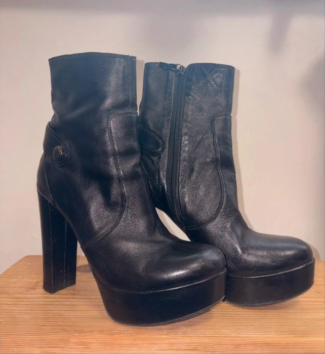 Botine negre cu toc