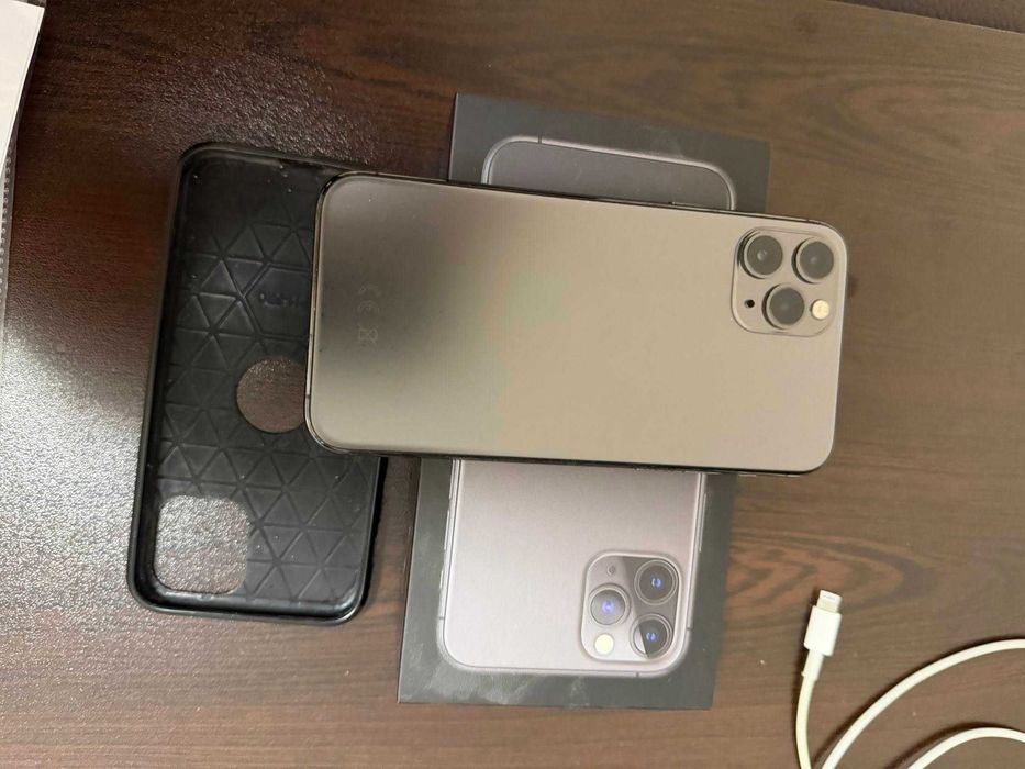 Продавам iPhone 11Pro 256GB.