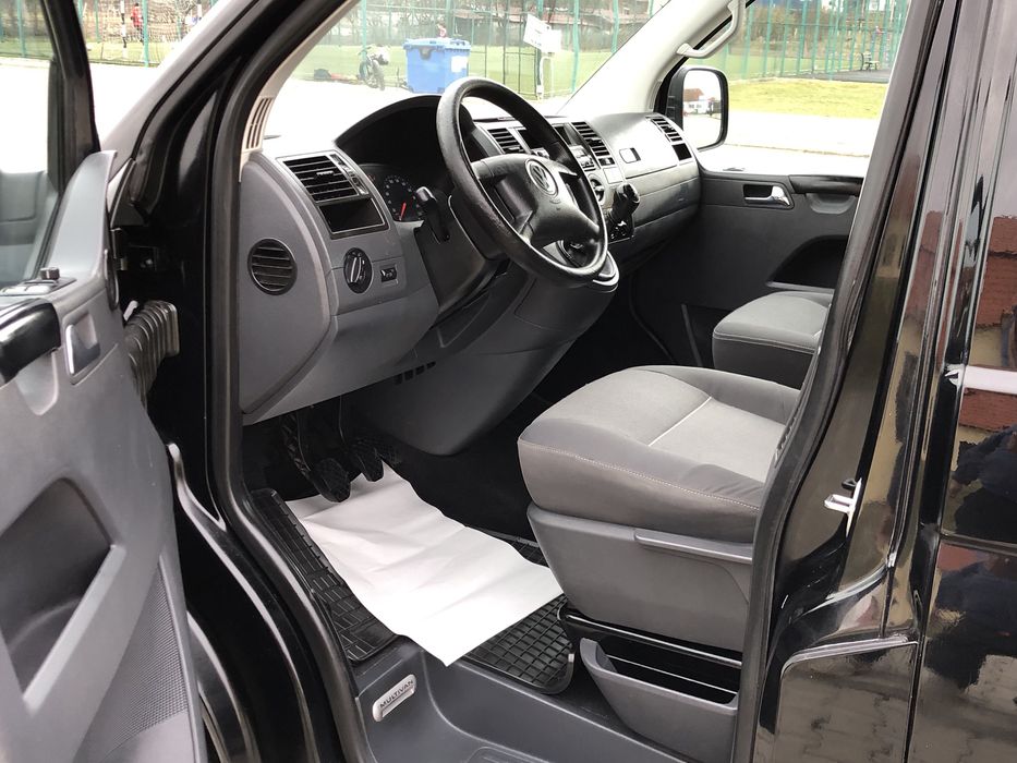 VW Transporter T5 Multivan an fabricatie 10/2007 motor 1.9 tdi 102cp clima computer bord geamuri electrice incalzire scaune carte service