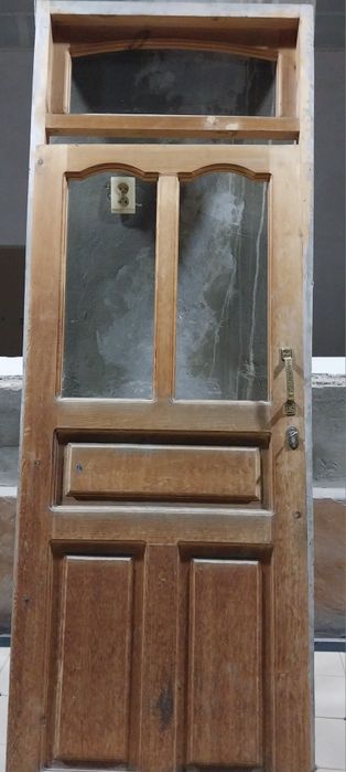 Deraza va eshik srochna sotiladi