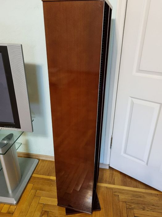 Продаётся стойка-стелаж для дисков