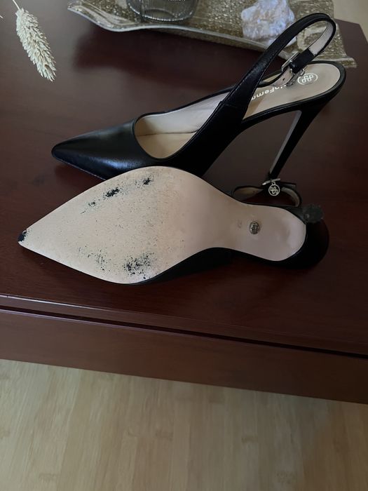 Pantofi decupati din piele marimea 39