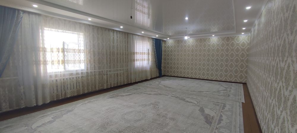 Срочно срочно Продаются дом в центре города ул.Космонавта