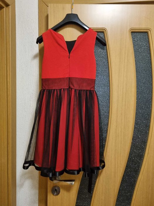 Детска червена рокля