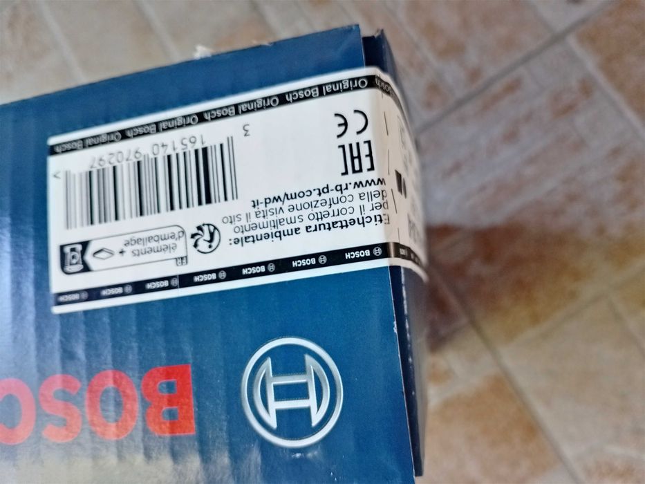 Зарядно и батерия bosch 18v