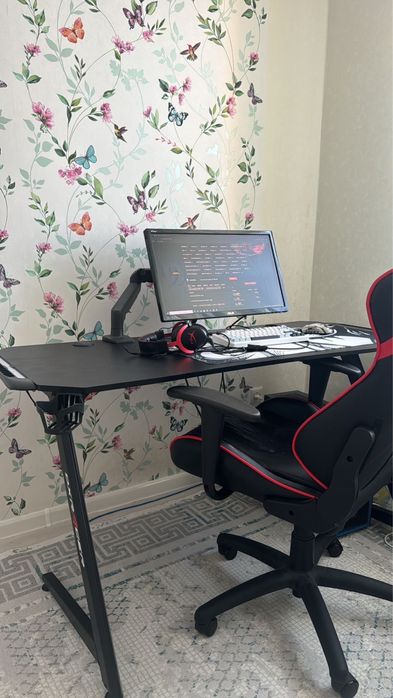 Процессор манитор стол кресло