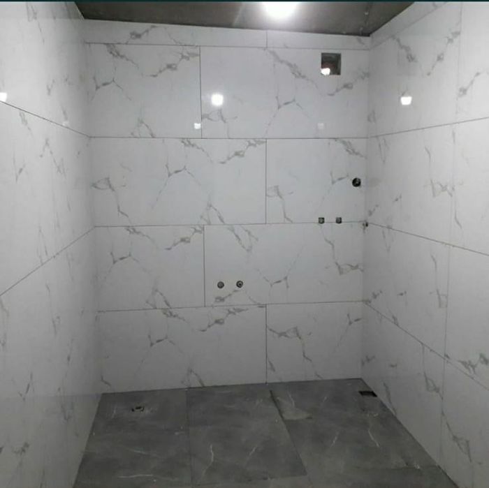 Кафельщик.  Укладка кафель.