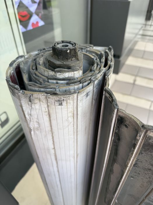 Роллставни . Мотор есть . Направляющих нет .