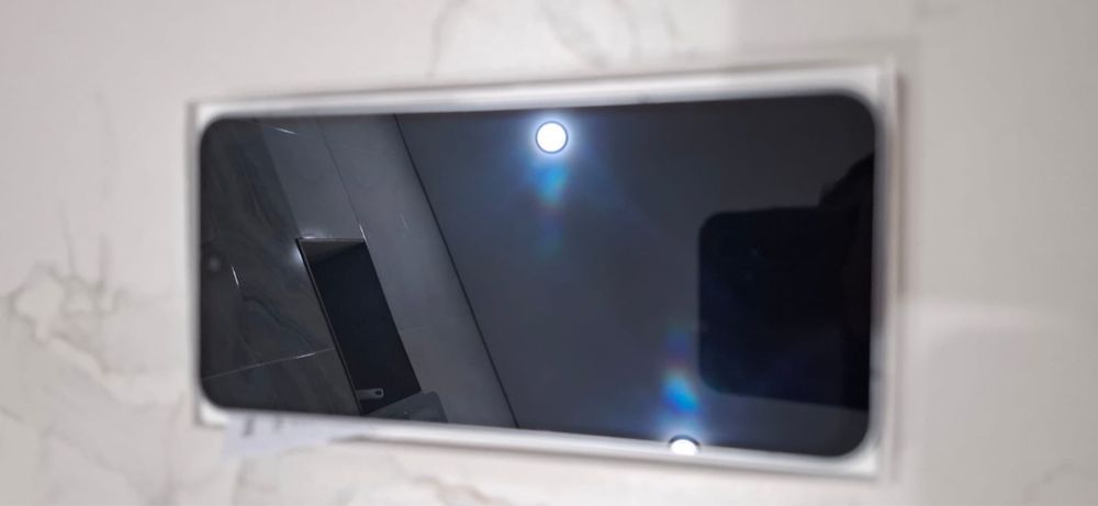 Samsung a17 256гб почти новый