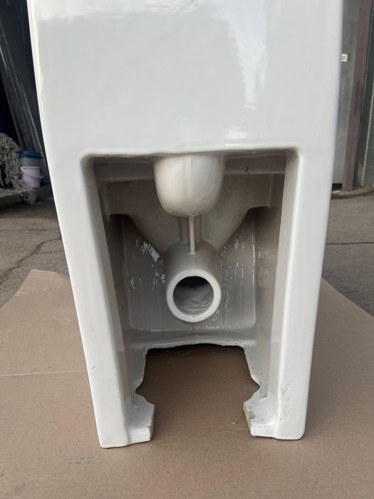 Унитаз Rose в хорошем состоянии