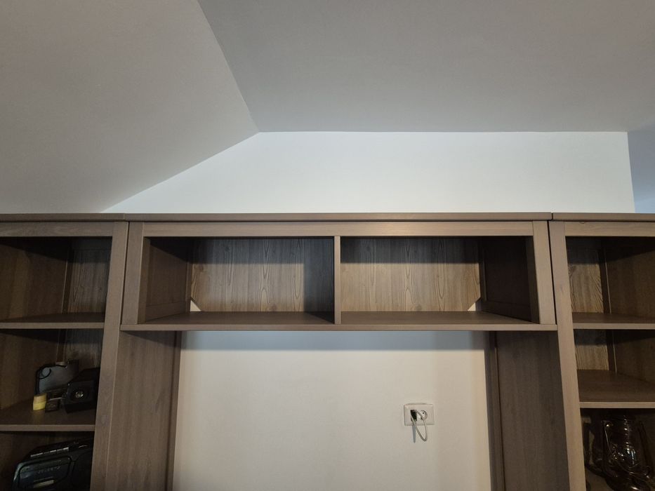 Vând biblioteca Hemnes Ikea stare foarte bună - lemn masiv