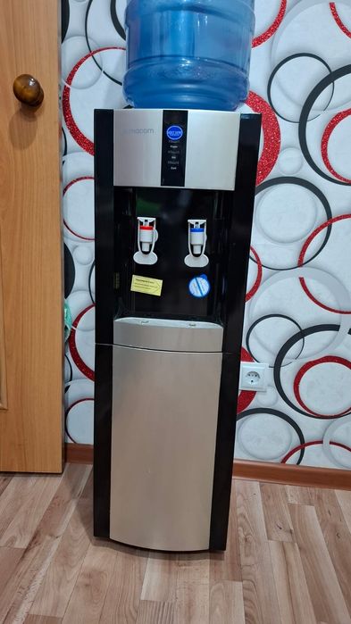 Кулер/диспенсер для воды