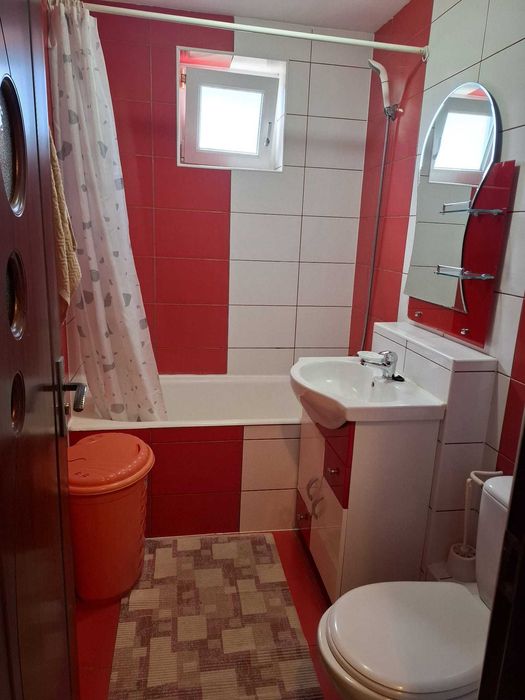 Apartament cu 2 camere semidecomandat, cu loc de parcare, zona decebal