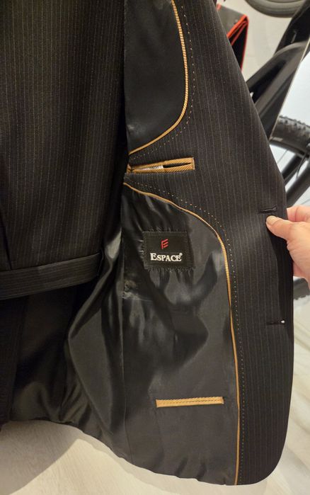 Costum de bărbați negru
