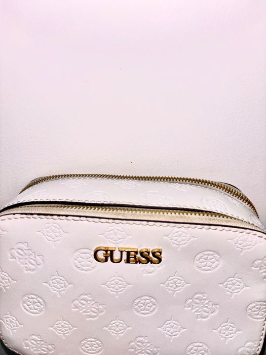GUESS - бяла чанта