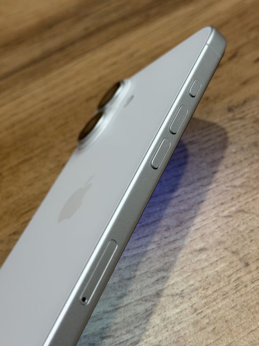 iPhone 16 128 как новый
