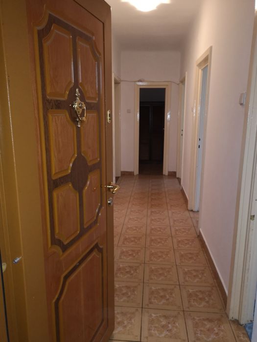Închiriez apartament