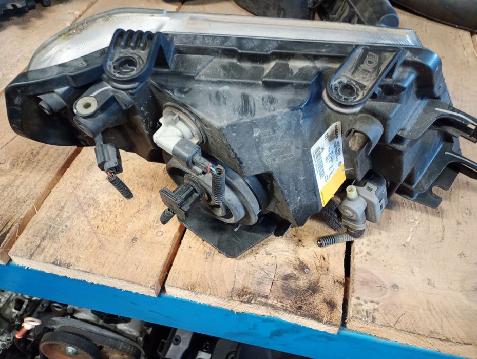 Far complet original faruri stanga si dreapta Nissan Navara d40 facelift 2014 model de europa fara prinderi rupte sau alte probleme