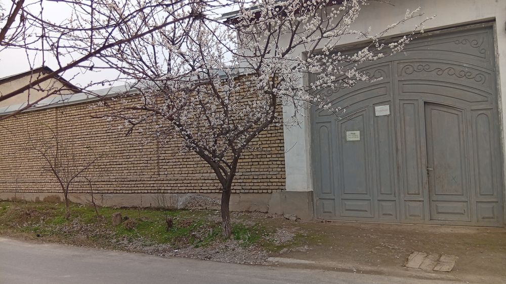 Уй сотилади 6 сотик 6 хона