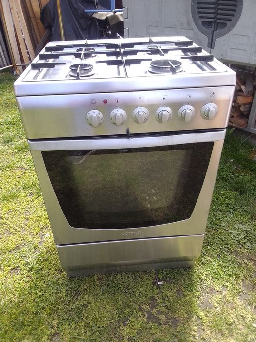Vând aragaz inox  profesional smeg