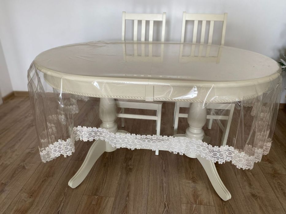 Обеденный стол .