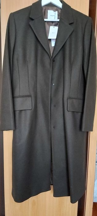 Vând palton Mango nou cu etichetă din lână, achiziționat online.