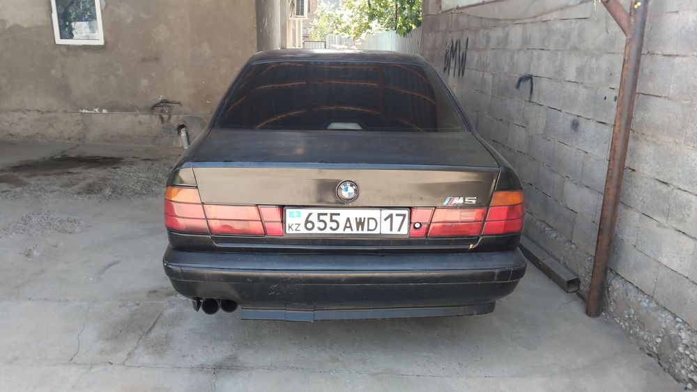 Продаю срочно машину