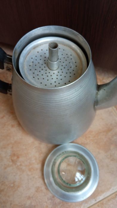 Алуминиев чайник, Алуминиева тенджера