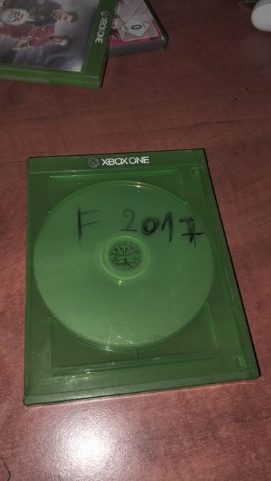 Vând jocuri Xbox one s .. FIFA 19 și 18 .f 2017.fifa 16.fifa 20
