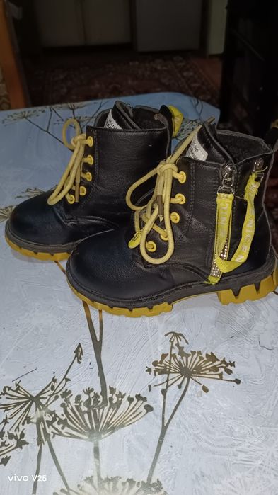 Продаются детские тёплые ботинки 2 пары 29, 32 размер