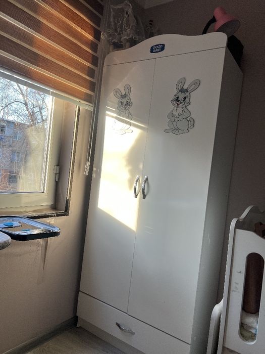 Detskiy shkaf va divancha