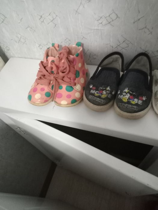 Отдам даром обувь