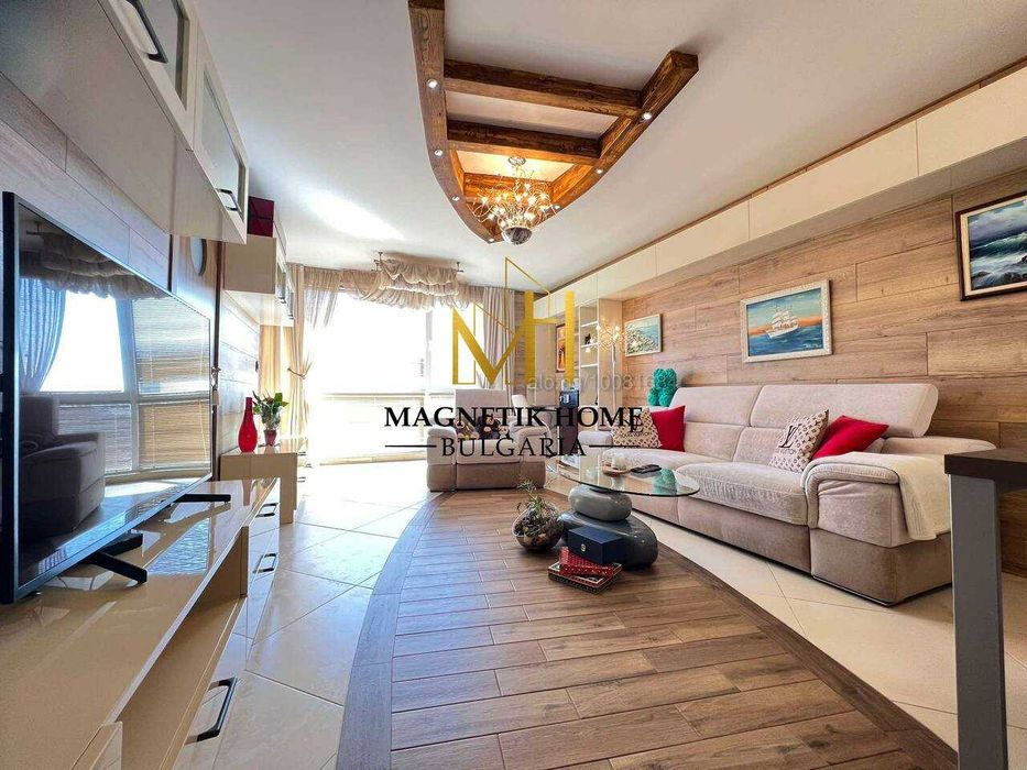 Луксозен двустаен апартамент с 2 бани и паркомясто в супер център