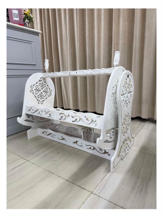 Смарт бесік, сам качается от сети.